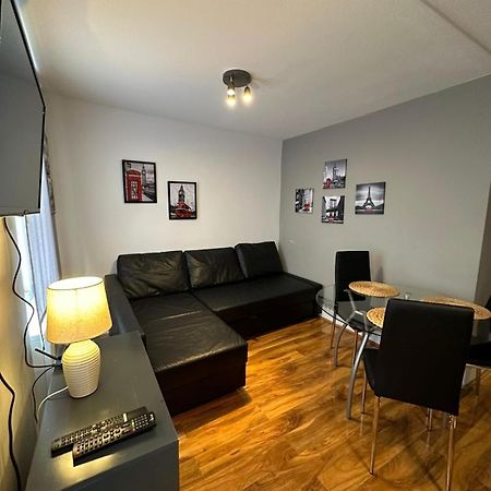 Lovely 2 Bedrooms Apartment Londra Esterno foto