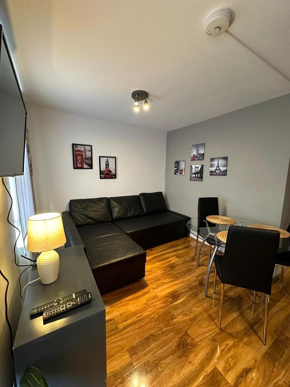 Lovely 2 Bedrooms Apartment Londra Esterno foto