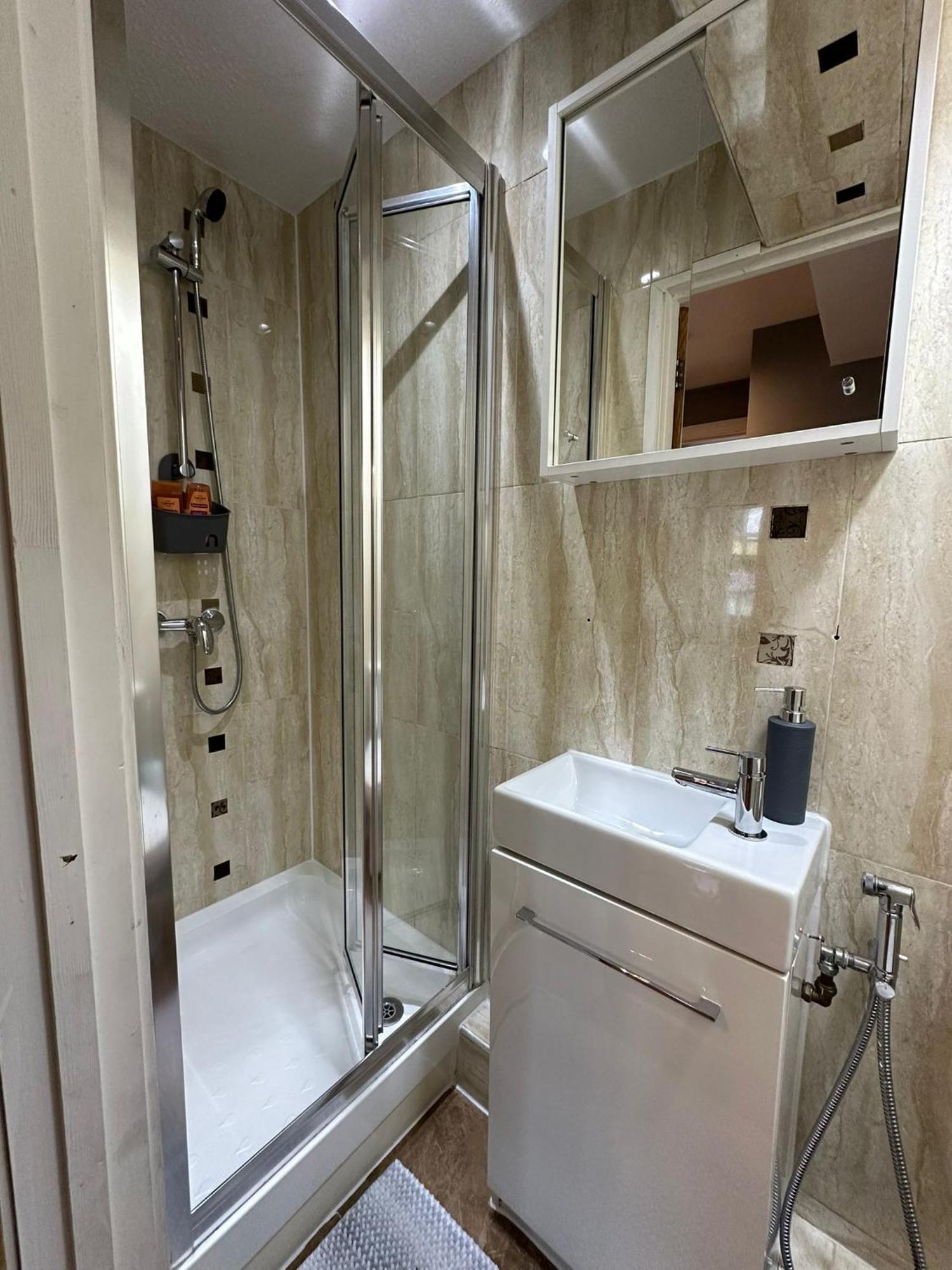 Lovely 2 Bedrooms Apartment Londra Esterno foto